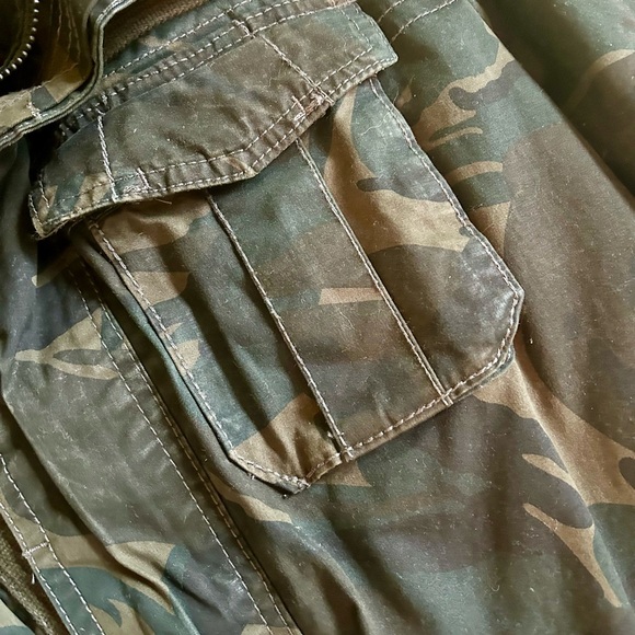 Stylish Heavy Duty Camo Jacket - Picture 4 of 7